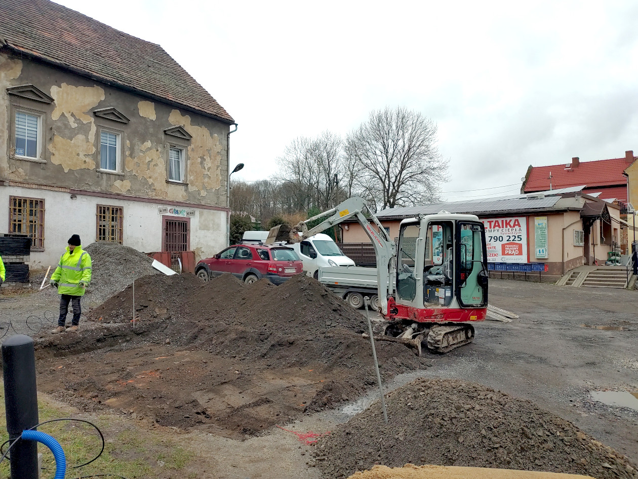 Usługi minikoparką - Wykop pod paczkomat w Nowym Kościele